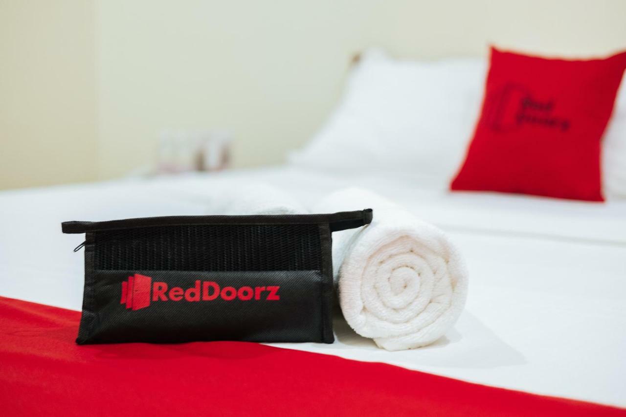 Reddoorz Premium Near Pristine Beach プエルト・プリンセサ エクステリア 写真